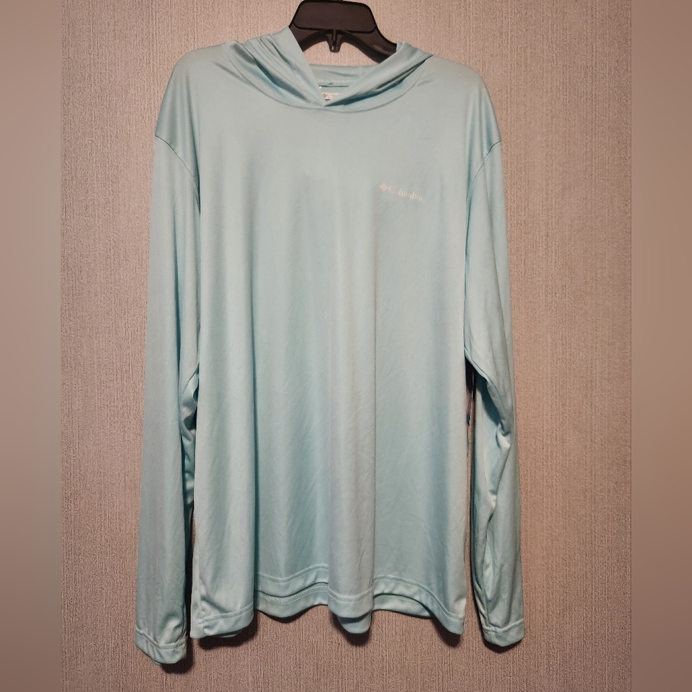 Columbia Omni-Shade light blue long sleeve Size XL NWT